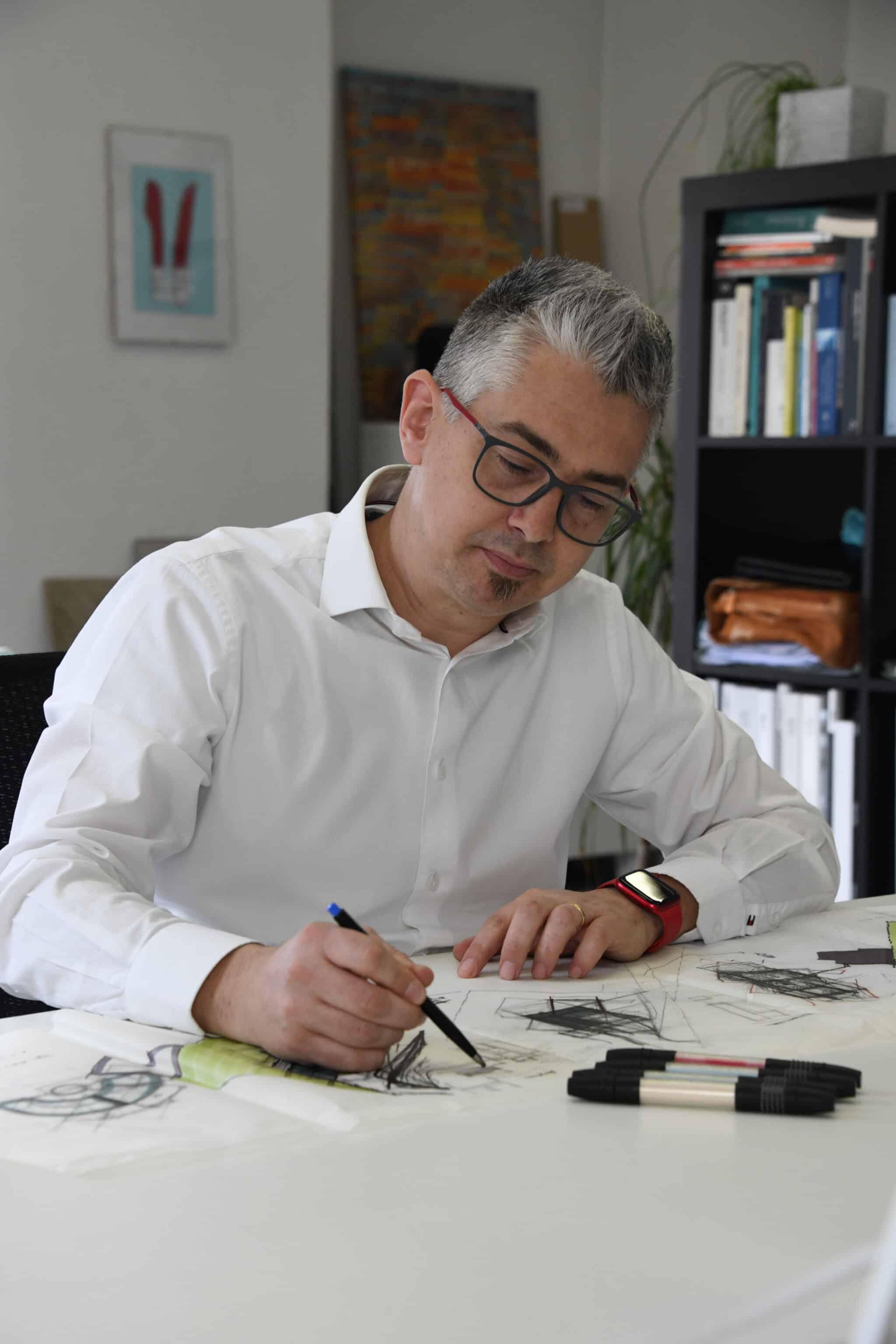 Claudio Cortella nel suo studio